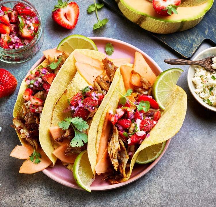 Taco med sukkermelon og jordbær- og jalapenosalsa