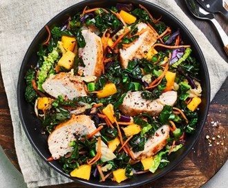 Lun kyllingsalat med Kål Mix og mango