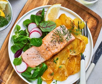 Bakt laks og frisk salat