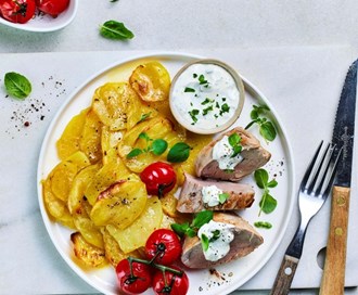 Pannestekt svinefilet og søte tomater