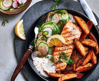 Grillet laks og båtpoteter
