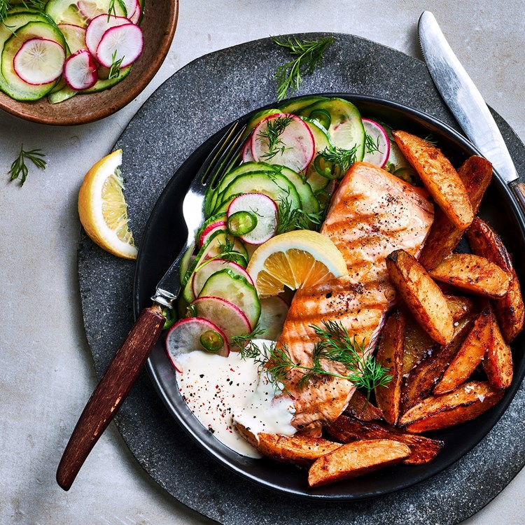 Grillet laks og båtpoteter