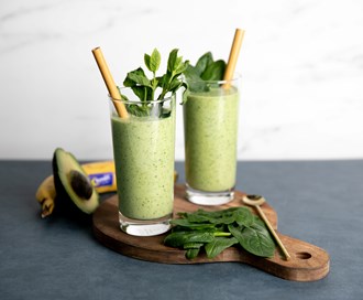 Smoothie med avokado, spinat, banan og mynte