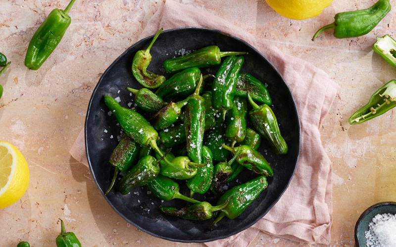 Stekte padron med havsalt