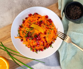 Gulrotsalat med appelsin og granateplekjerner