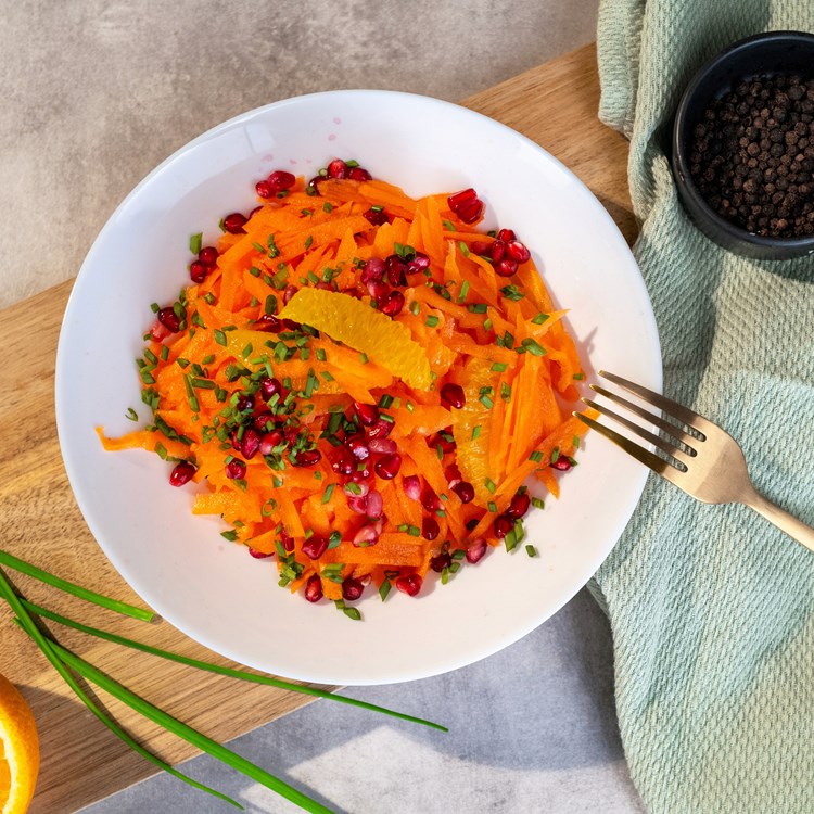 Gulrotsalat med appelsin og granateplekjerner