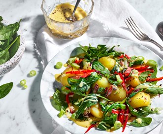 Lun potetsalat med spinat