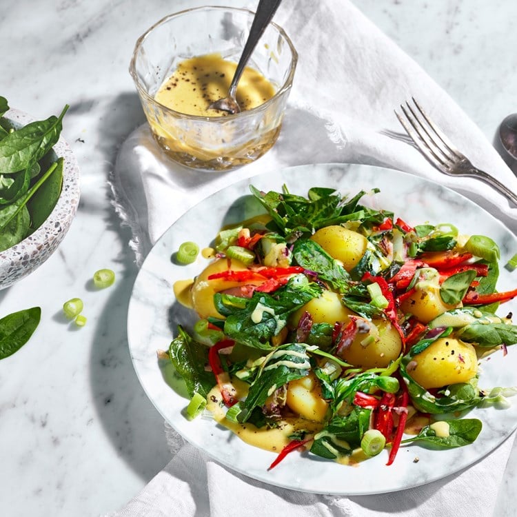 Lun potetsalat med spinat