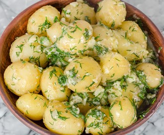 Potetsalat med sennep og urter