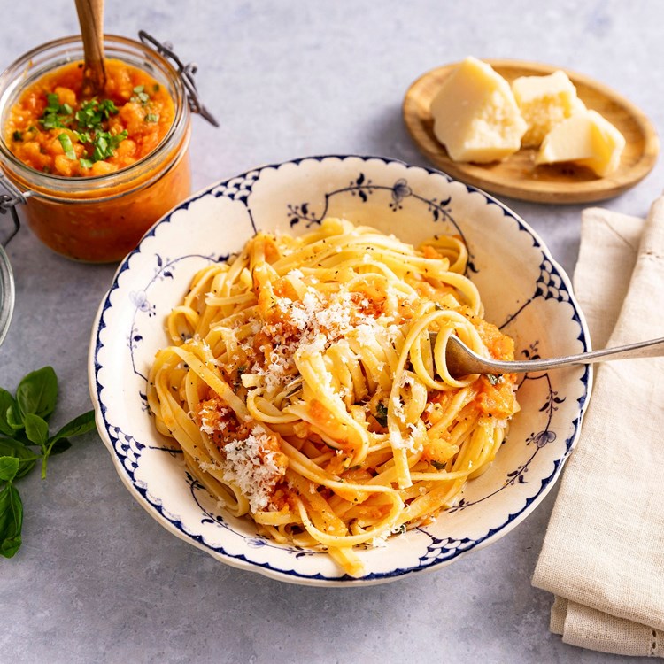 Linguine med hjemmelaget tomatsaus