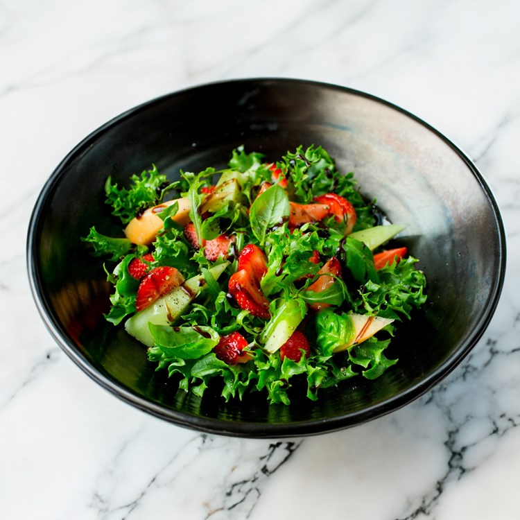 Rask salat med jordbær og melon