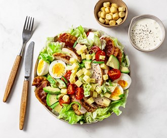 Cobb-salat med Crispi Mix