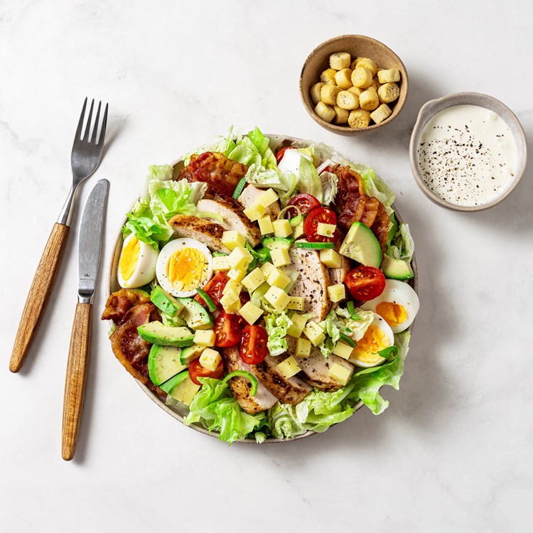 Cobb-salat med Crispi Mix