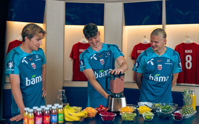 Lag smoothie og salsa med fotballgutta