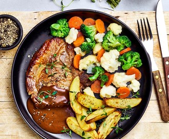 Bukett Mix med svinekoteletter og brun saus
