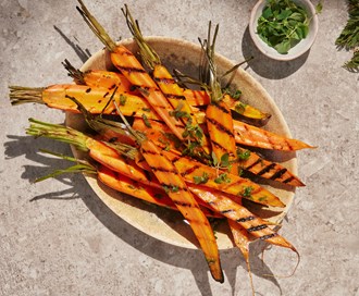 Grillede gulrøtter med urtevinaigrette