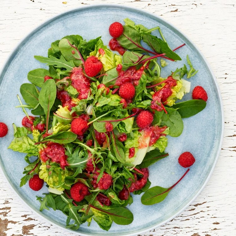 Salat med babyleaf mix og bringebærvinaigrette