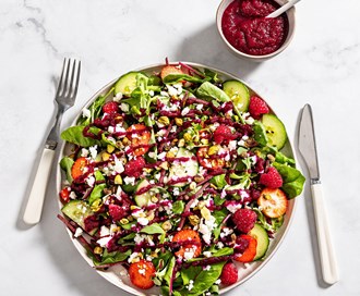 MIX med bær, feta og betedressing