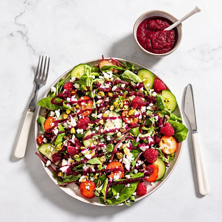 MIX med bær, feta og betedressing