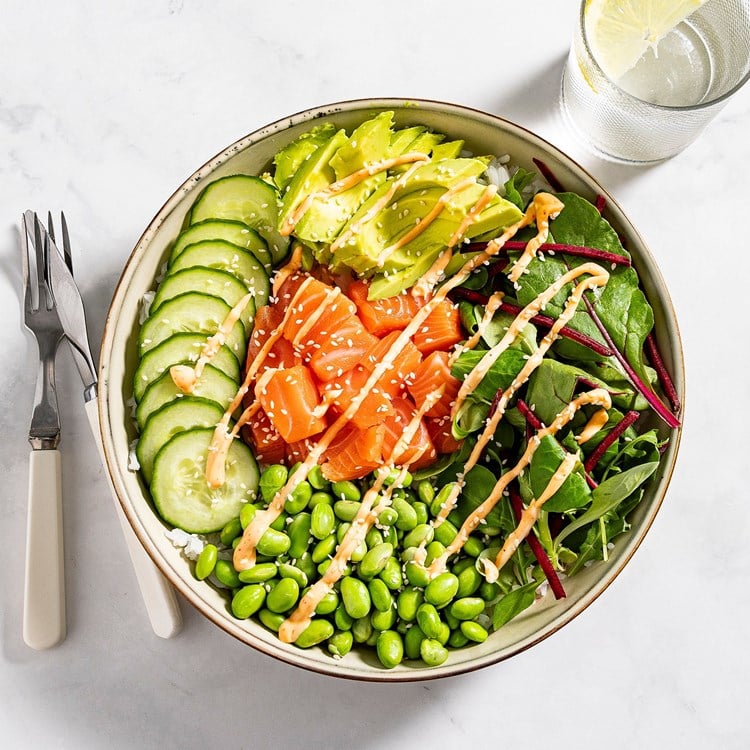 MIX i pokebowl med avokado og edamame