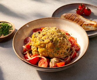 Helstekt blomkål med tomatsalsa og sennepsvinaigrette